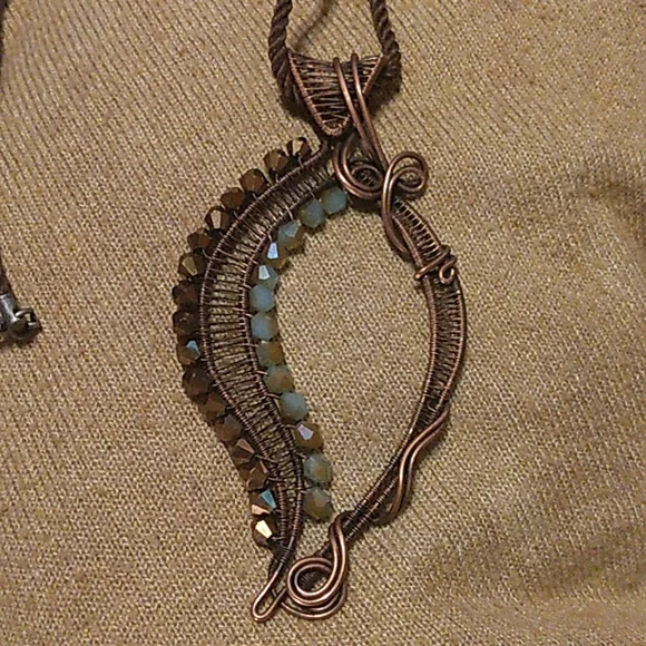 Handcrafted wire wrapped leaf necklace - Picture 2 of 3